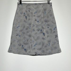 100% Polly sister with back zipper cute skirt